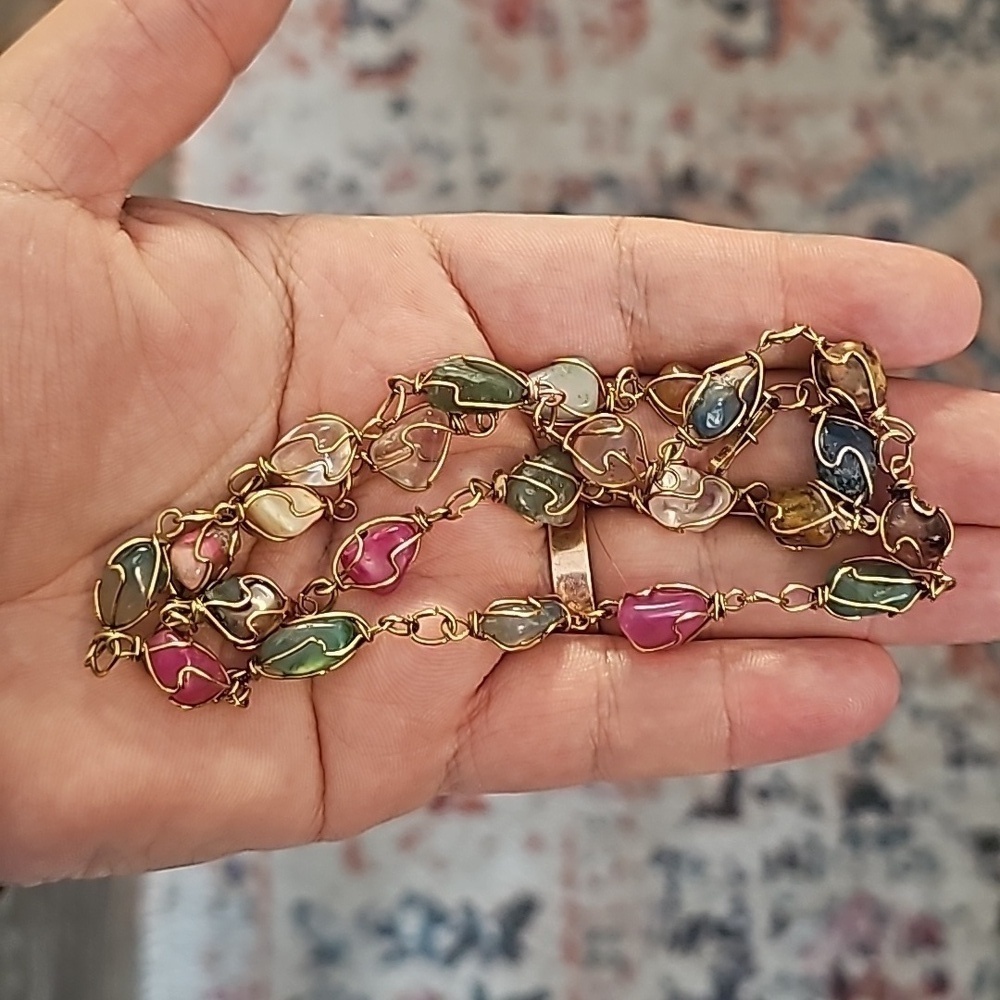 21” semi pecious gemstones in goldtone wire - Picture 3 of 5